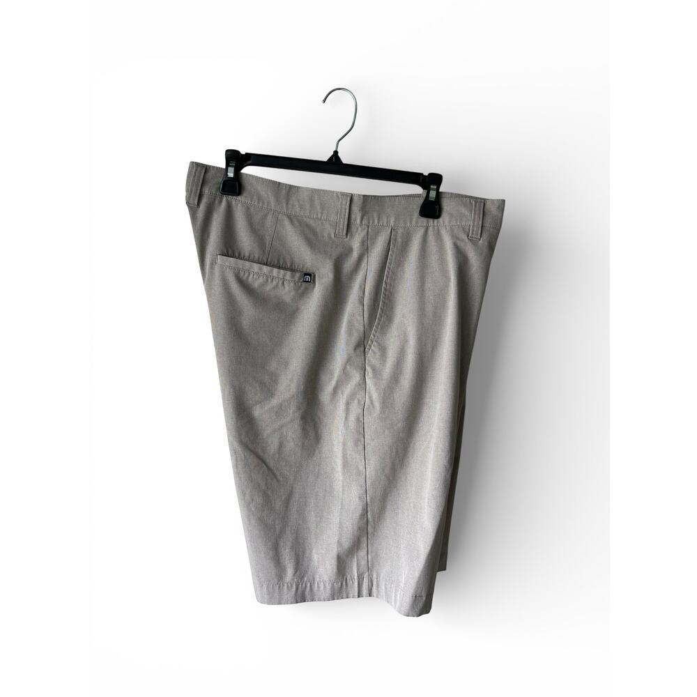 Mens Travis Mathew Performance Flat Front Golf Shorts Size 38 Brown